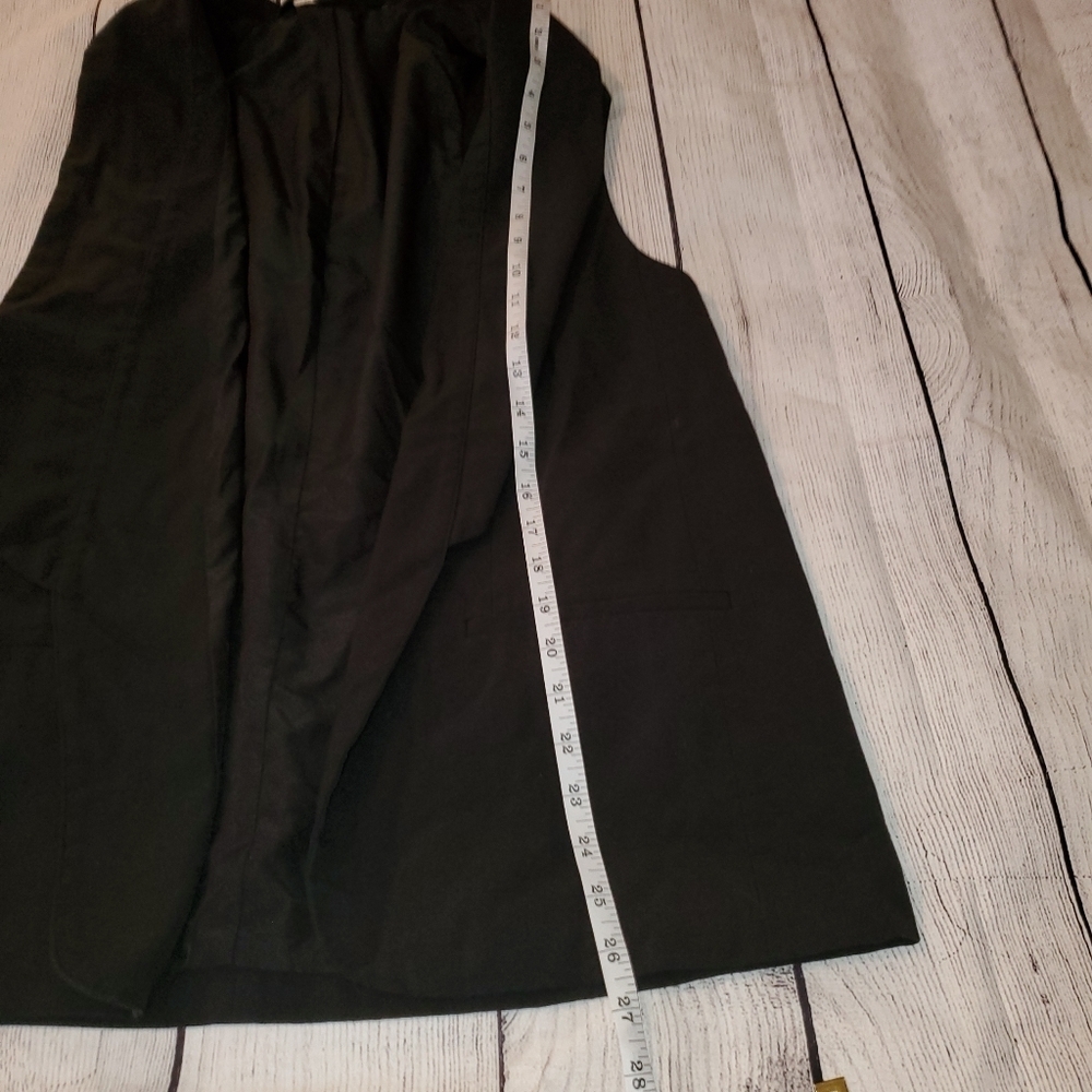 Large Mossimo Vest - Picture 4 of 7